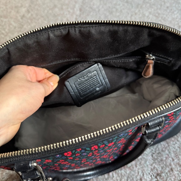 Coach purse - Picture 3 of 5